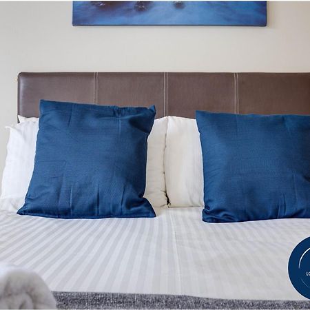 45 The Square Holiday Apartments Скарборо Экстерьер фото
