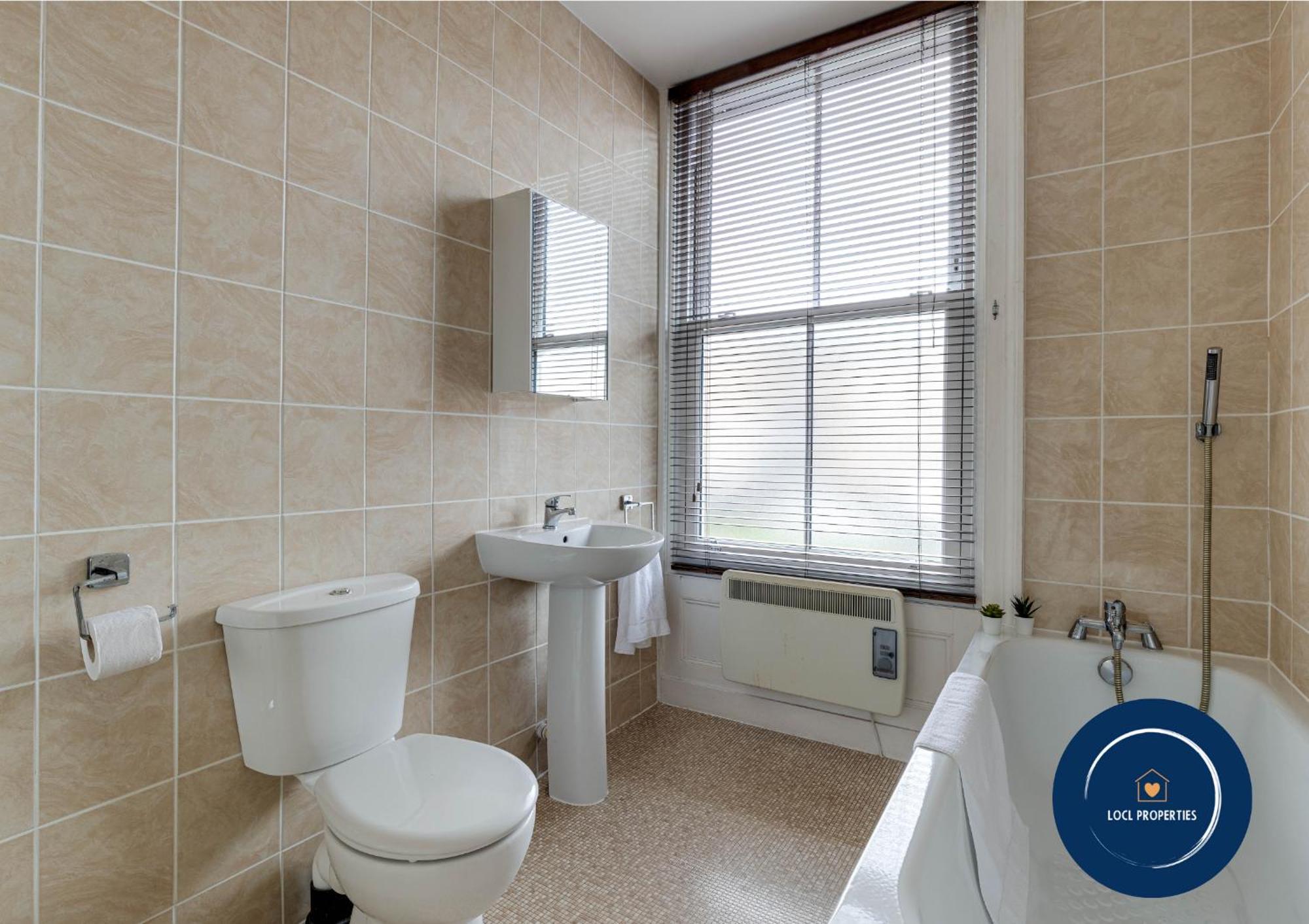 45 The Square Holiday Apartments Скарборо Экстерьер фото